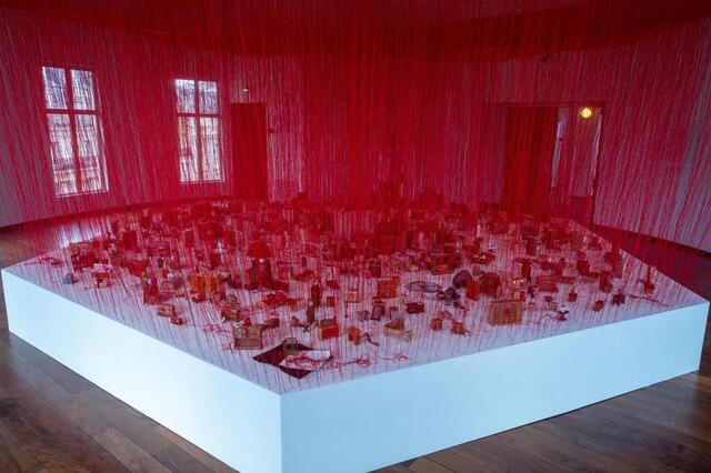 carte blanche photo to chiharu shiota. living inside. toys and yarn © daniel fouray, ouest-france