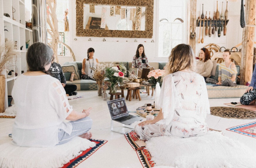 3 favorite YouTube channels for doing meditation | BPD Moms