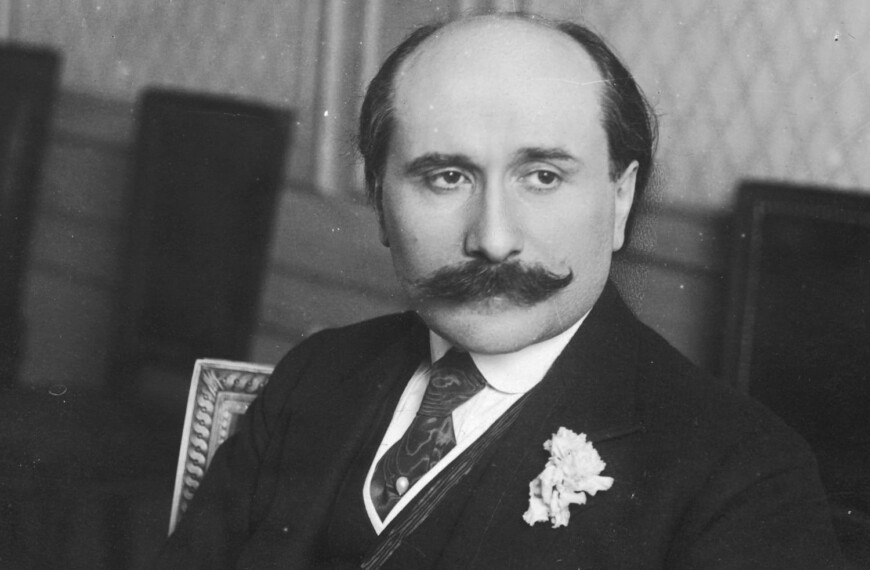 Edmond Rostand: the author of Cyrano inspired by his wife Rosemonde Gérard