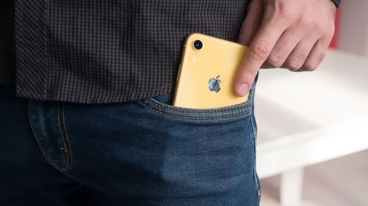 Keeping your phone in your pocket is it dangerous for