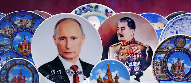 Plates with the effigy of Putin and Stalin: