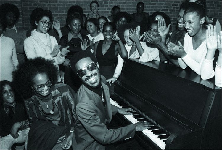 En décembre 1976, alors en tournée à New York, Stevie Wonder donne un concert au Dance Theater of Harlem, au milieu des élèves de l'école de ballet de cette compagnie, créée en 1969 pour promouvoir les danseurs noirs.