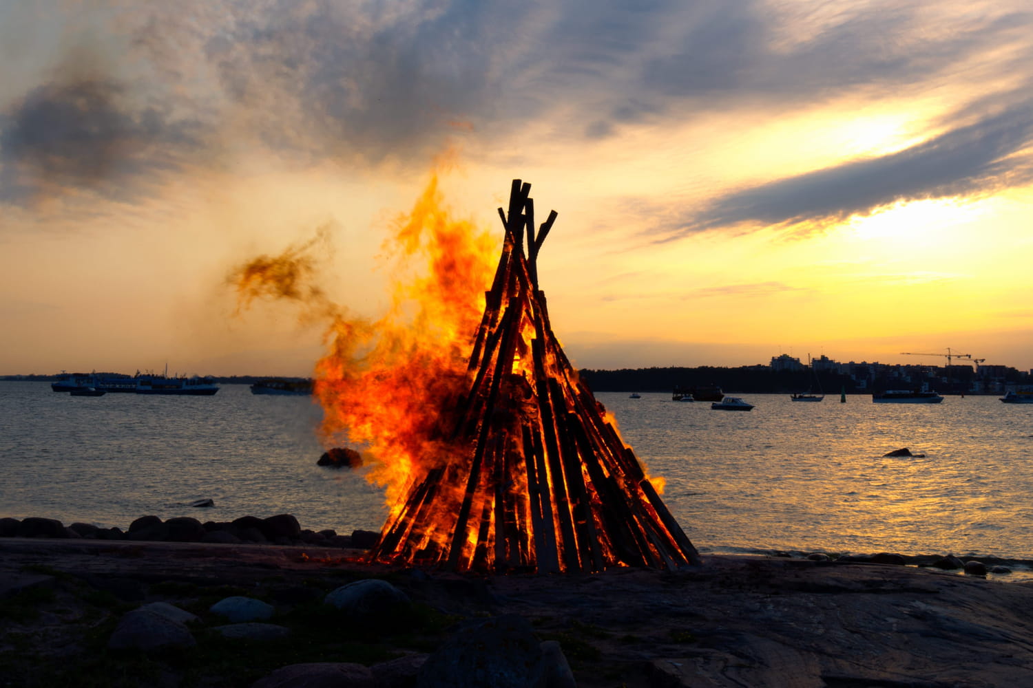 Saint Jean 2022 date of the feast tradition of fires history