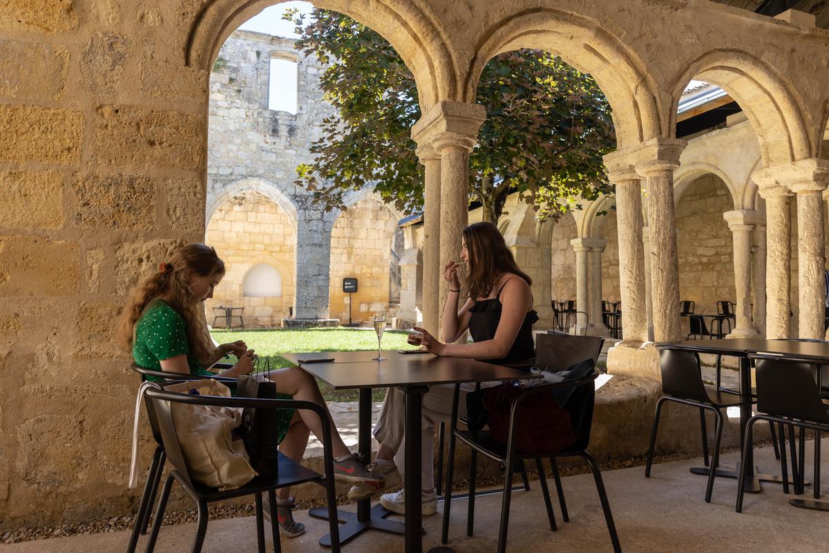 The Cordeliers cloister, which is freely accessible for walkers, is one of the most visited places in Saint-Émilion.