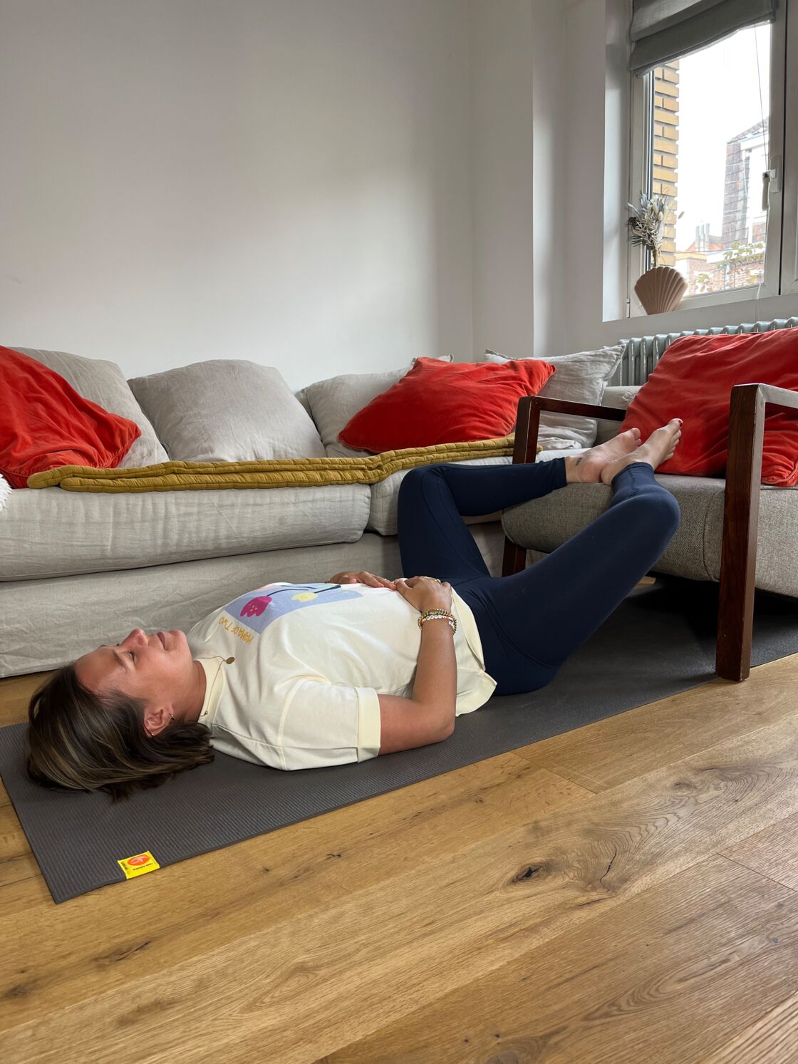 The butterfly posture in inversion, perfect to soothe the feeling of heavy legs 