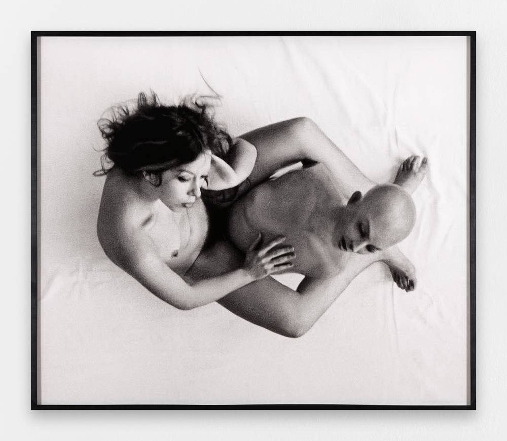 ORLAN, ORLAN accouche d'elle- m'aime, 1964, tirage jet d'encre, 120 x 140 cm, édition 2/5 © Adagp, Paris, 2022 ; photogr. courtesy de l’artiste et Ceysson & Bénétière