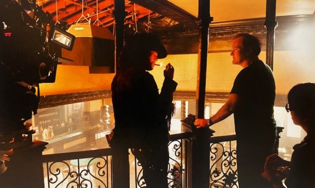 L'acteur Leonardo DiCaprio et le cinéaste Quentin Tarantino sur le tournage de « Il était une fois à Hollywood », 2019. 