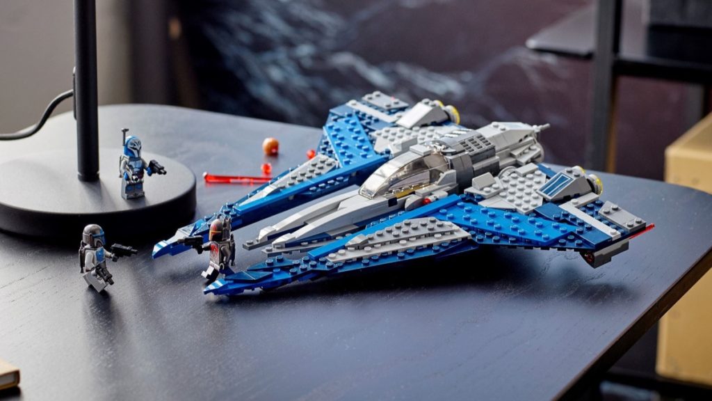 LEGO Star Wars 75316 Mandalorian Starfighter présenté redimensionné