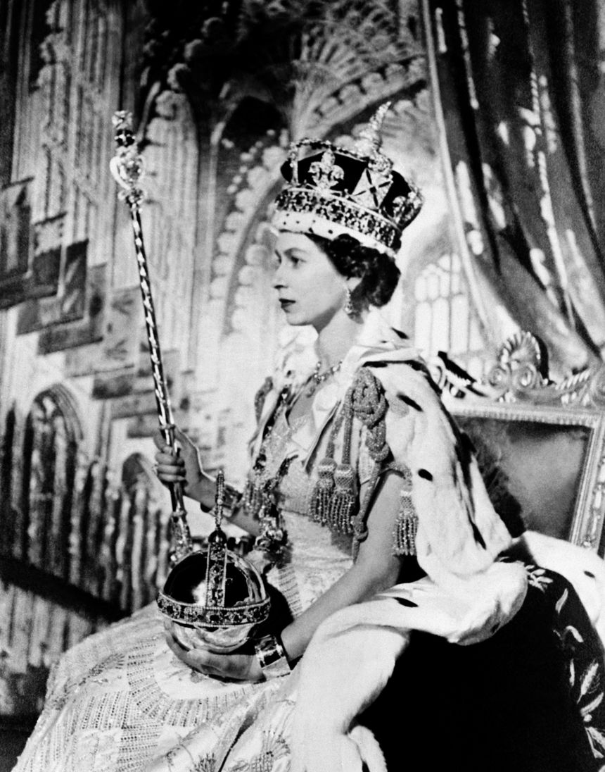 La reine Elizabeth le jour de son couronnement, le 2 juin 1953