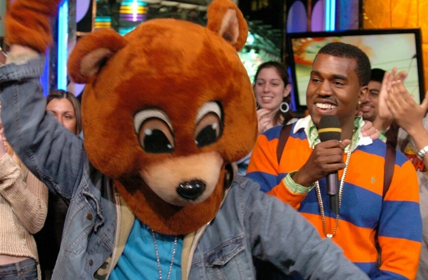 Kanye West: throwback to the college style of the Dropout Bear