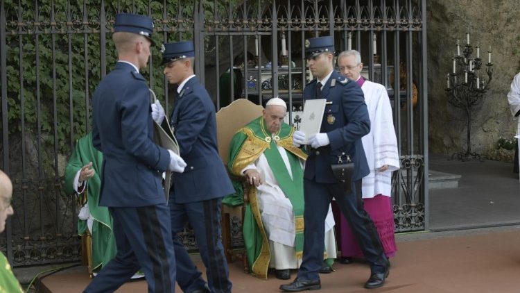 The Pope to the Gendarmes never extinguish charity in service