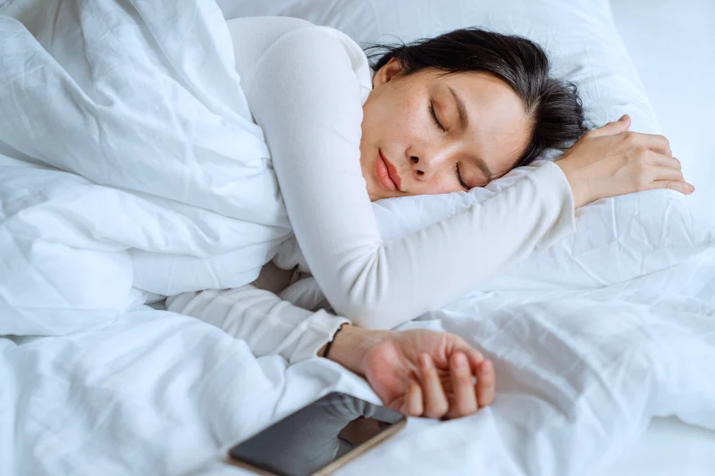 sleep good for the brain woman throw pillow white