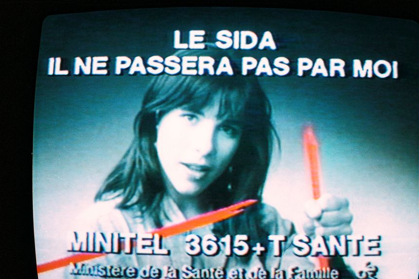 Photo prise le 28 avril 1987 sur un écran de télévision, de la dernière image du clip réalisé par Jean-Jacques Beneix sur la prévention contre le Sida,