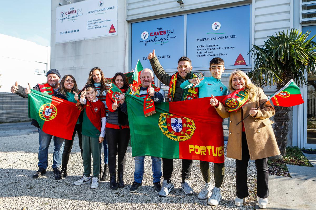 If they are not usually all football fans, the World Cup has made the Magalhaes family agree.  Relatives and friends will meet this Saturday, November 10 to watch the match.