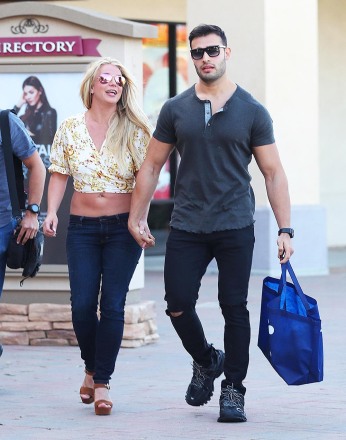 Britney Spears and her boyfriend Sam go shopping in a mall.  Pictured: Britney Spears,Sam Asghari Ref: SPL5091025 170519 NON EXCLUSIVE Photo by: SplashNews.com Splash News and Pictures USA: +1 310-525-5808 London: +44 (0)20 8126 1009 Berlin: +49 175 3764 166 photodesk@splashnews.com Global Rights