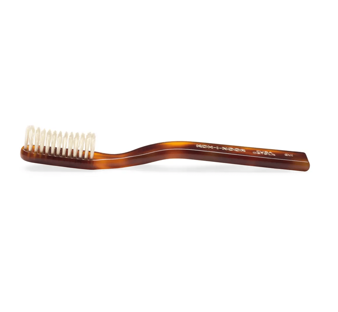 Diverted toothbrush: medium-hard boar bristle cellulose acetate toothbrush, 24.90 francs at Manufactum.