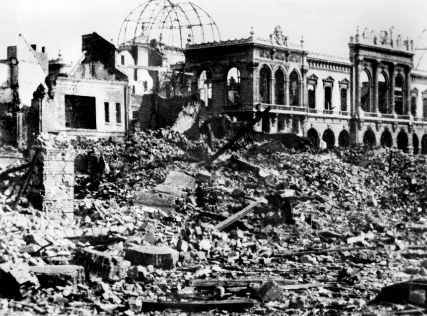 Photo datée de septembre 1944 de la ville du Havre en ruines après les bombardements de la Seconde Guerre mondiale. Ici, les Nouvelles Galeries.