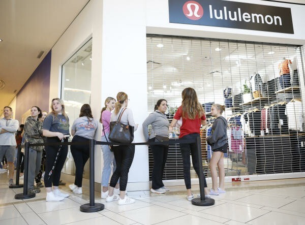 The Lululemon brand arrives on the Champs-Elysées