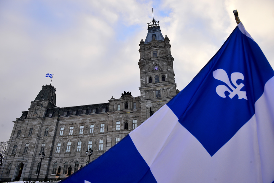 75th anniversary of the Fleurdelise The largest Quebec flag