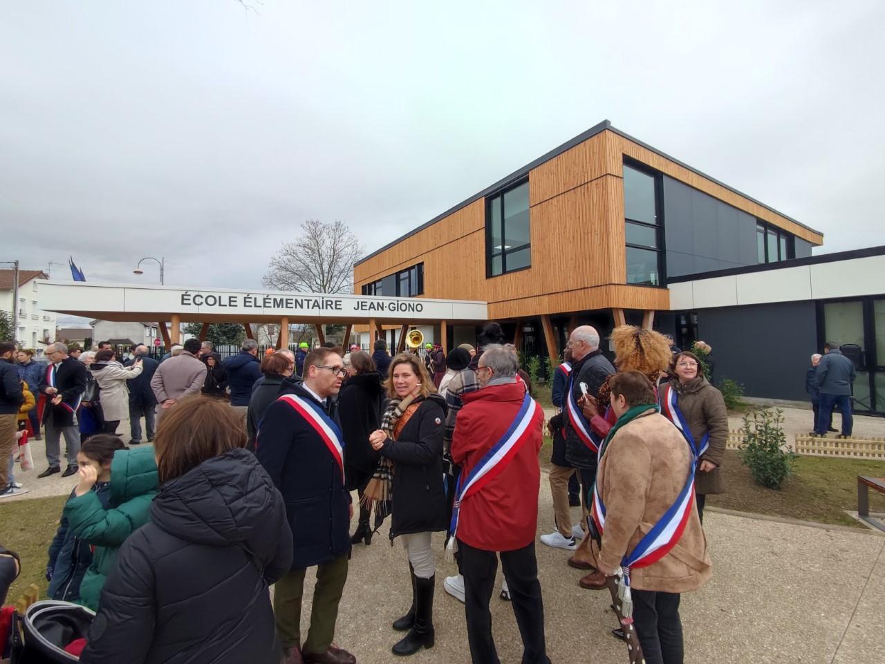 Carrieres sous Poissy the new Jean Giono school inaugurated